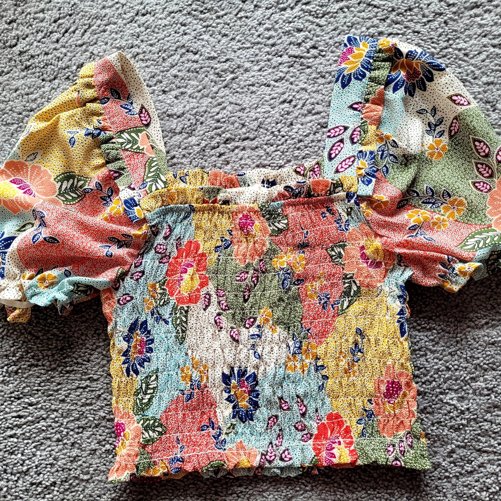 Floral Puff Sleeve Smocked Top